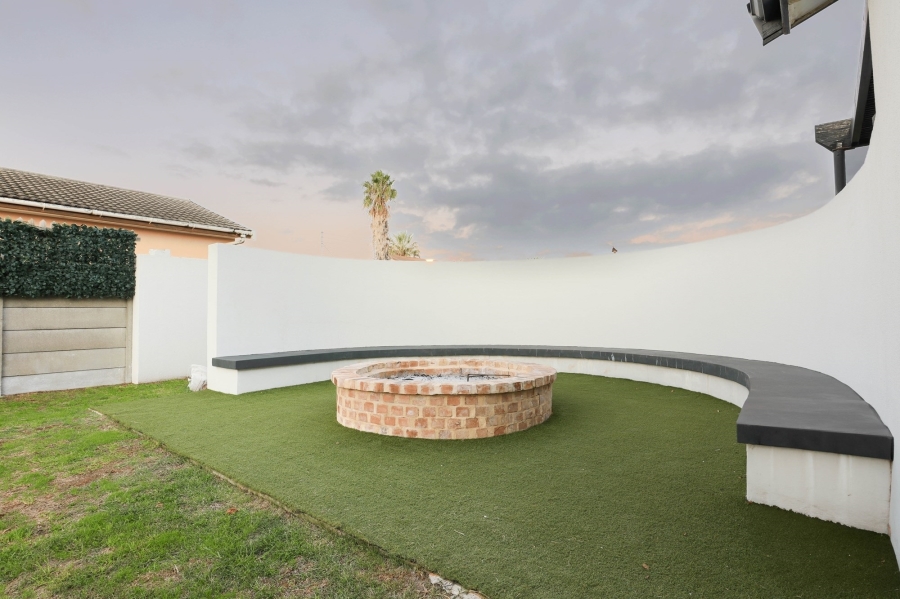 3 Bedroom Property for Sale in Bothasig Western Cape